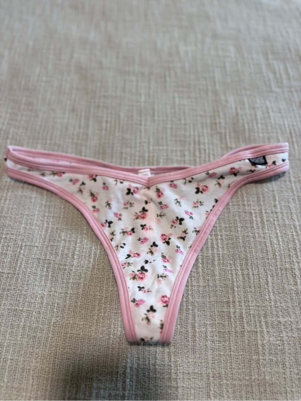 NWOT Victoria’s Secret PINK Floral V-String Thong Panty M